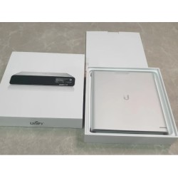 2в1 Контроллер Wifi Ubiquiti UniFi Cloud Key Gen2 Plus NVR Protect UCK-G2-Plus 8 ядер 3GB RAM 1TB HDD PoE OLED новый 2в1 Контроллер Wifi Ubiquiti UniFi Cloud Key Gen2 Plus NVR Protect UCK-G2-Plus 8 ядер 3GB RAM 1TB HDD PoE OLED новый