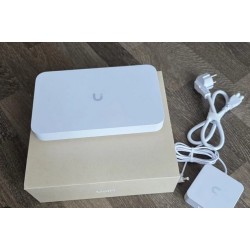 3в1 Роутер 10G SFP+ Ubiquiti UniFi Gateway Fiber UXG-Fiber 2*10G*SFP+ 1*10G*RJ45 4*2.5G*RJ45 Новый 3в1 Роутер 10G SFP+ Ubiquiti UniFi Gateway Fiber UXG-Fiber 2*10G*SFP+ 1*10G*RJ45 4*2.5G*RJ45 Новый